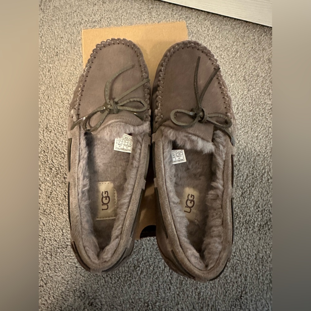 Ugg Dakota Moccasins Women’s Size 9